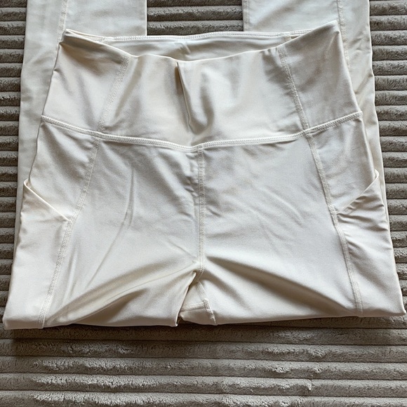 ✨ fabletics leggings! - Picture 2 of 6